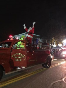 Santa Arrives in Scottsville to Lights and Sound