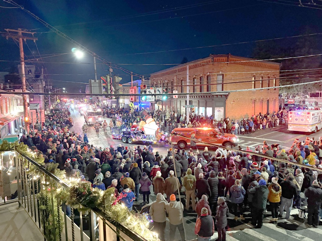 HFFD Holiday Parade Draws Crowd